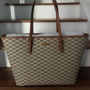 Michael Kors jet set carryall tote